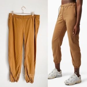LULULEMON Essential Affinity Mid Rise Jogger Pant in Saddle Brown